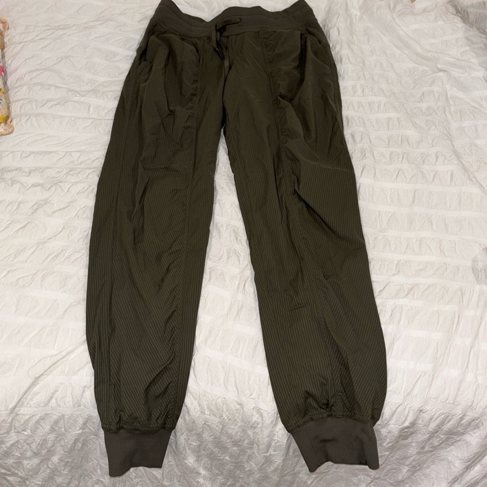 Lululemon Womens Dance Studio Joggers NWOT Size 4